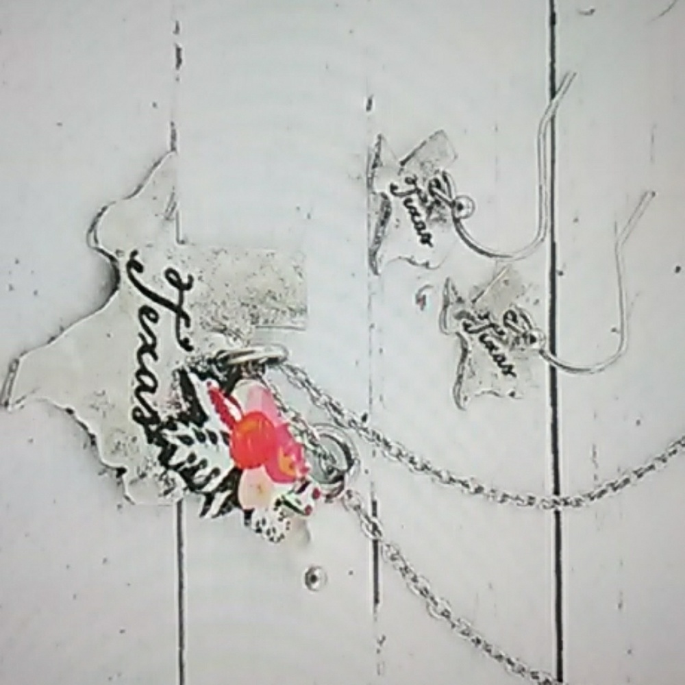 Burnished Silvertone Texas Flower Bouquet Necklace